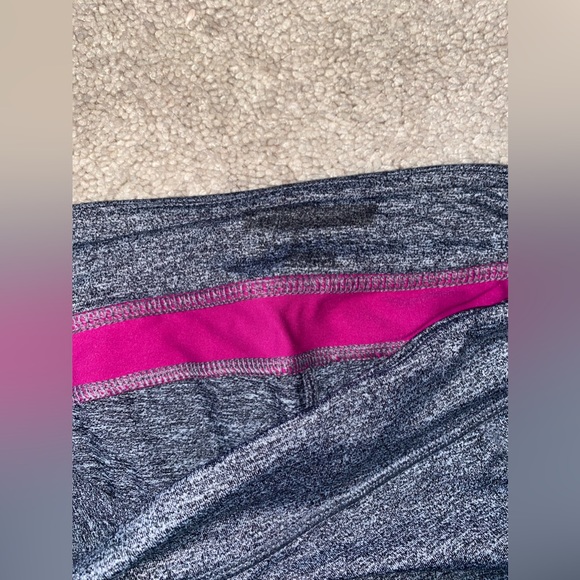 Size small cropped leggings - Picture 2 of 3